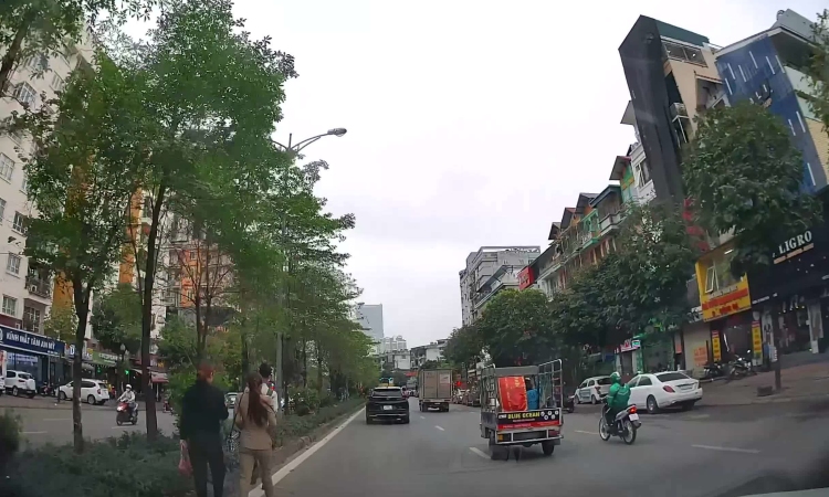 'Khi người Việt đi trên phố như đường làng'