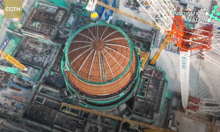Lắp mái vòm hơn 300 tấn cho tổ máy điện hạt nhân