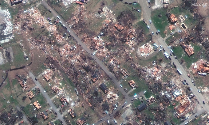 Hình ảnh vệ tinh về những ngôi nhà bị phá hủy dọc theo phố Walnut và Mulberry ở Rolling Fork, bang Mississippi, sau khi lốc xoáy quét qua ngày 24/3. Ảnh: Maxar Technologies