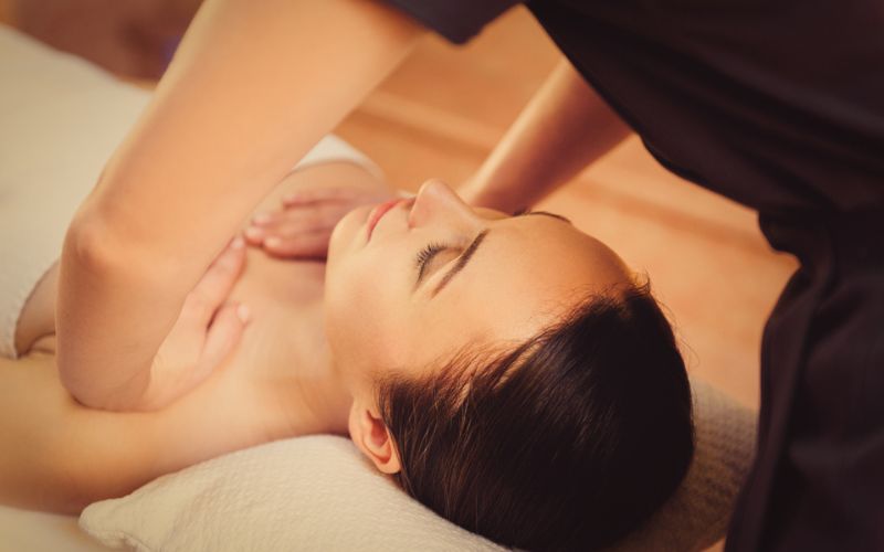 Massage ngực