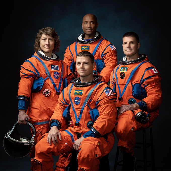 Các phi hành gia trong nhiệm vụ Artemis II gồm Christina Koch, Victor Glover, Reid Wiseman (ngồi trước) và Jeremy Hansen (từ trái sang phải). Ảnh: NASA