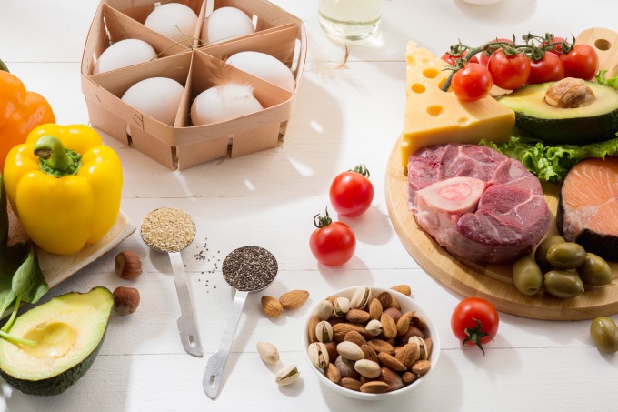 Người bệnh ung thư nên chú trọng bữa ăn có nhiều protein trong thịt, cá, đậu... để cơ thể có đủ năng lượng