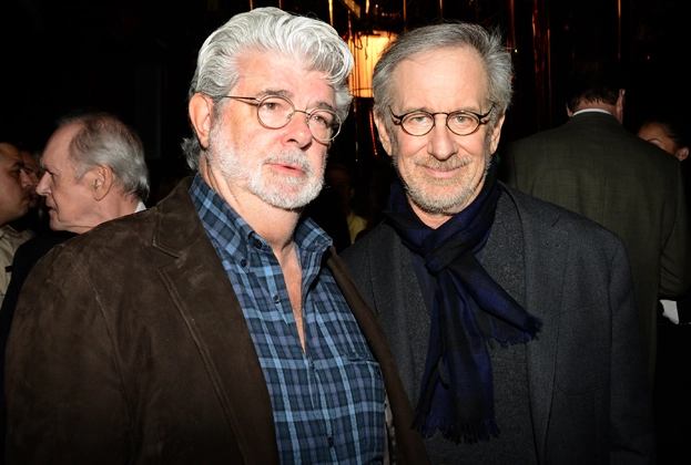 Steven Spielberg (phải) bên bạn thân - đạo diễn George Lucas - trong một sự kiện tại Trường Nghệ thuật Điện ảnh USC (Los Angeles) năm 2013. Ảnh: WireImage