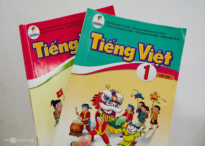 Hai cuốn sách Tiếng Việt lớp 1 trong bộ Cánh Diều. Ảnh: Dương Tâm