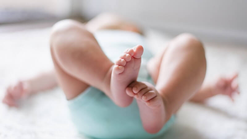 Nếu phát hiện sớm thì cha mẹ nên điều trị kịp thời cho bé càng sớm càng tốt