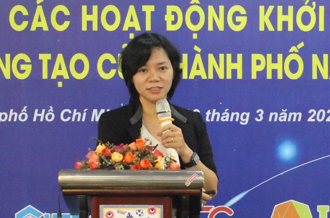 Bà Phan Thị Qúy Trúc thông tin hoạt động khởi nghiệp đổi mới sáng tạo TP HCM, sáng 9/3. Ảnh: Hà An