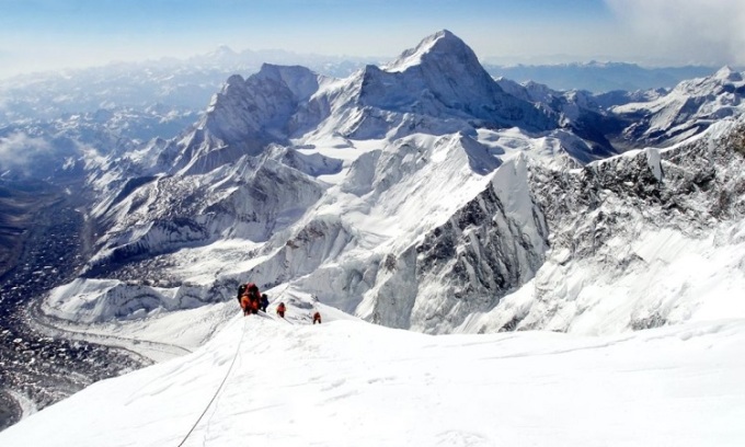 Everest là đỉnh núi cao nhất thế giới. Ảnh: Live Science