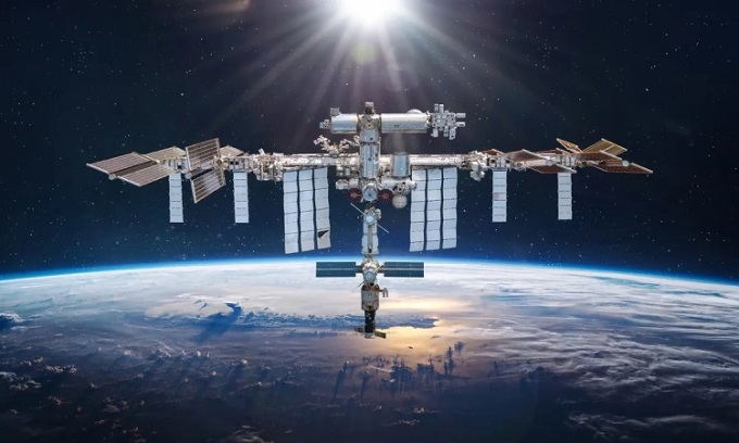 Trạm ISS đang hoạt động ở độ cao hơn 400 m phía trên bề mặt Trái Đất. Ảnh: iStock