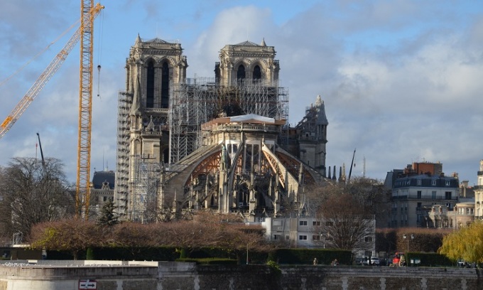 Nhà thờ Đức Bà Paris trong thời gian phục dựng sau trận hỏa hoạn. Ảnh: Maxime LHéritier