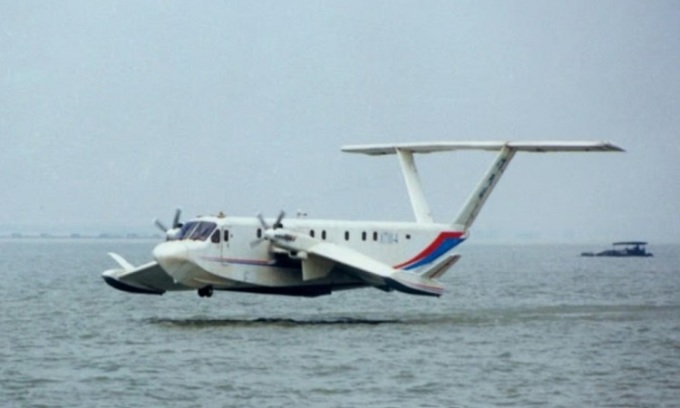 Máy bay cánh sát đất mới của Trung Quốc bay thử trên biển. Ảnh: SCMP