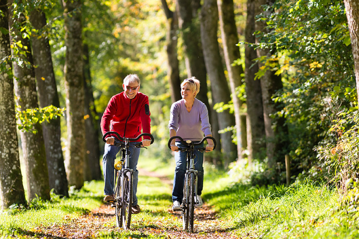 đi xe đạp thể thao giúp giảm những nguy cơ mắc bệnh về tim mạch, tiểu đường.