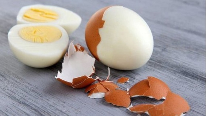 Cách bóc vỏ trứng dễ dàng hơn