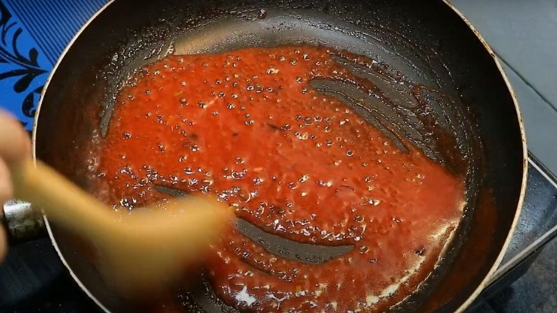 Làm nước sốt cà chua
