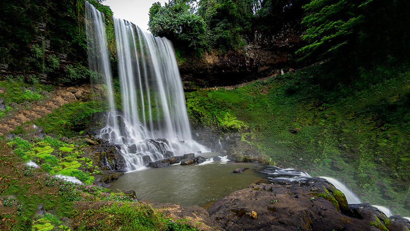 Tháng 5 đến tháng 11 là thời điểm thác Dambri vào mùa mưa.