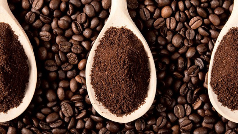 Nguyên liệu chính của cốc cà phê hoàn hảo phải là loại cà phê rang xay thật nguyên chất