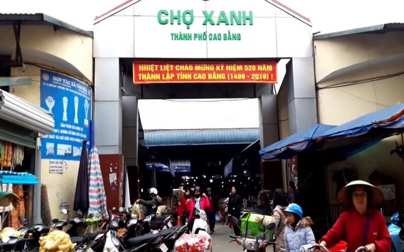 Bạn có thể mua các đặc sản của Cao Bằng tại chợ Xanh, thành phố Cao Bằng