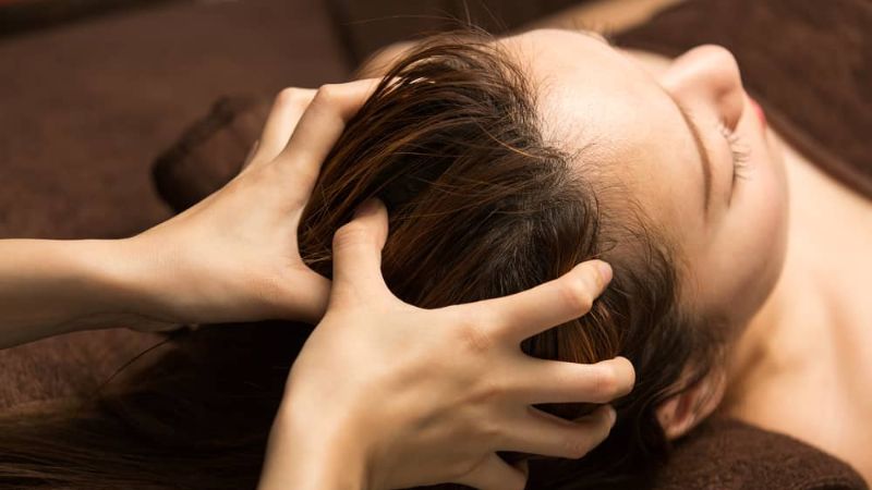 Massage da đầu với giấm
