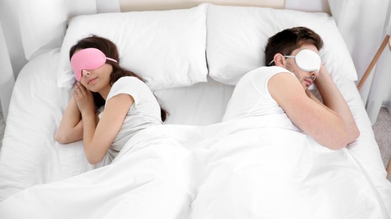 Vì sao miếng bịt mắt giúp ngủ ngon hơn?