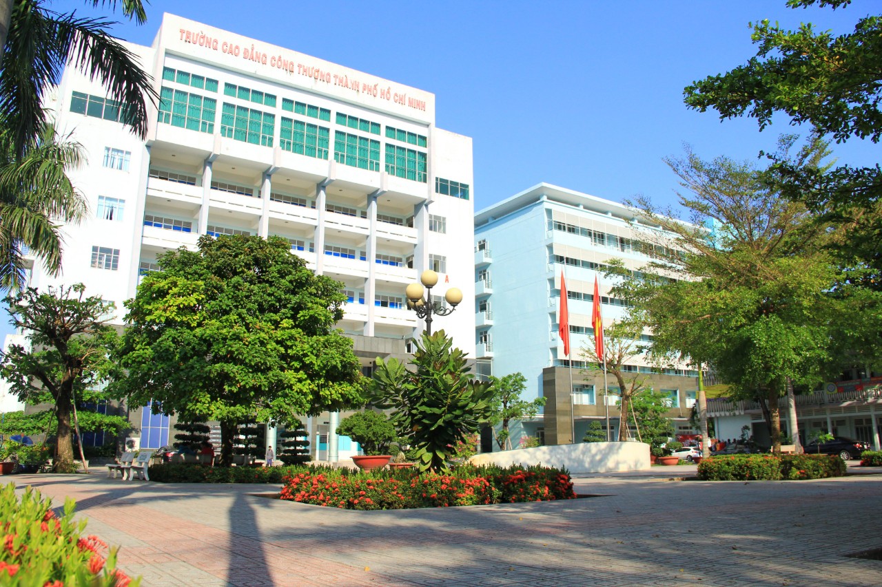 Trường cao đẳng công thương Việt Nam nổi tiếng và được nhiều sinh viên lựa chọn theo học