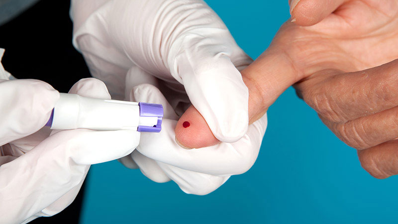 Test kháng thể là cách gián tiếp sàng lọc bệnh qua test máu