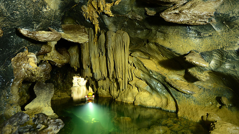 Hệ thống nhũ đá khổng lồ trong hang Sơn Đoòng