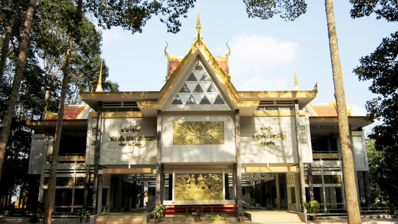 Bảo tàng văn hóa dân tộc Khmer là nơi lưu giữ nhiều giá trị truyền thống của người dân Khmer.