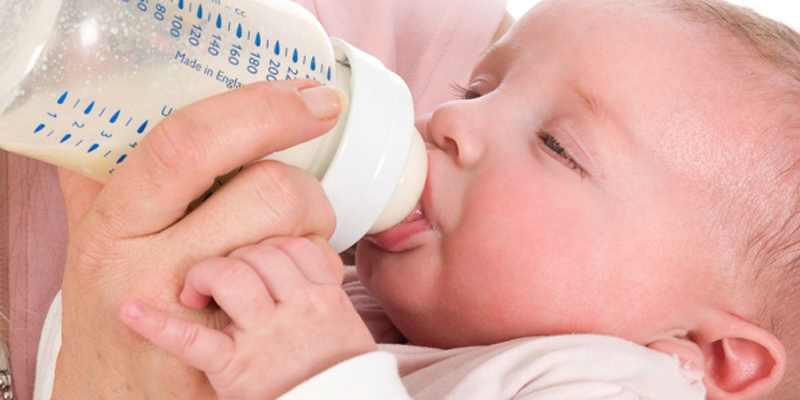 Khi không thể bú sữa mẹ thì sữa công thức là sự thay thế an toàn