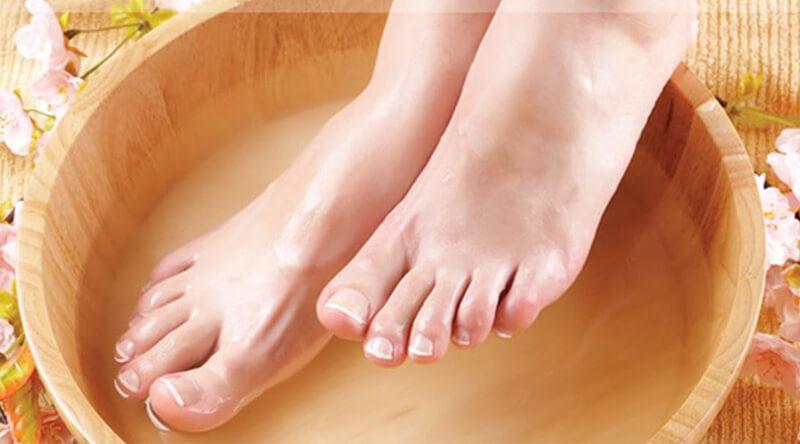 Ngâm chân 15 phút mỗi ngày trước khi ngủ mang lại muôn vàng lợi ích