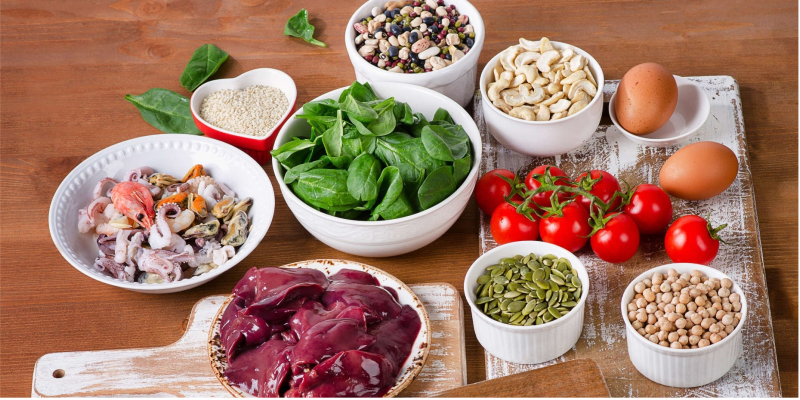 Thực phẩm chứa sắt kích thích quá trình chuyển hóa proline và lysine, giúp tổng hợp collagen và hồi phục vết thương