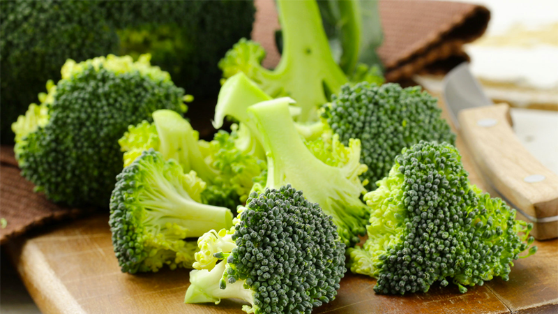 Ngoài việc bổ sung chất xơ, vitamin A, vitamin C thì bông cải xanh còn rất giàu sắt, giúp cải thiện chất lượng máu trong cơ thể.