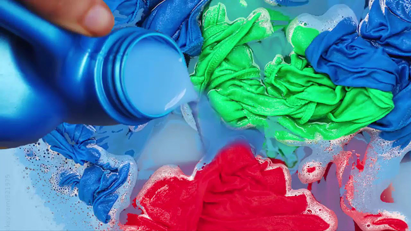 Cách sử dụng nước tẩy quần áo màu AXO