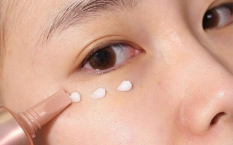 Hướng dẫn sử dụng kem mắt RoC Retinol Correxion Eye Cream