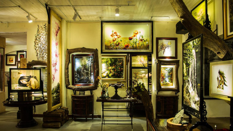 Phòng tranh XQ Cổ Độ trưng bày nhiều tác phẩm tranh thêu nổi tiếng Việt Nam