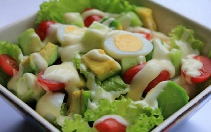 Thành phẩm salad bơ với trứng