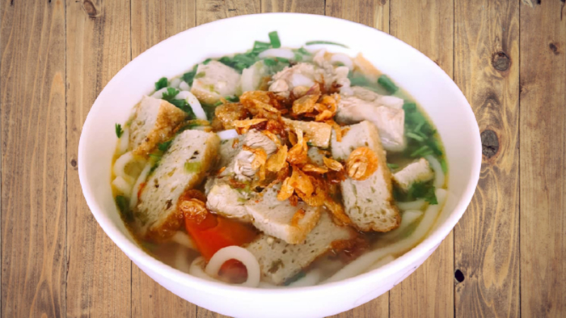 Bánh canh chả cá là một trong số những món ăn mang hương vị rất riêng của Phan Rang