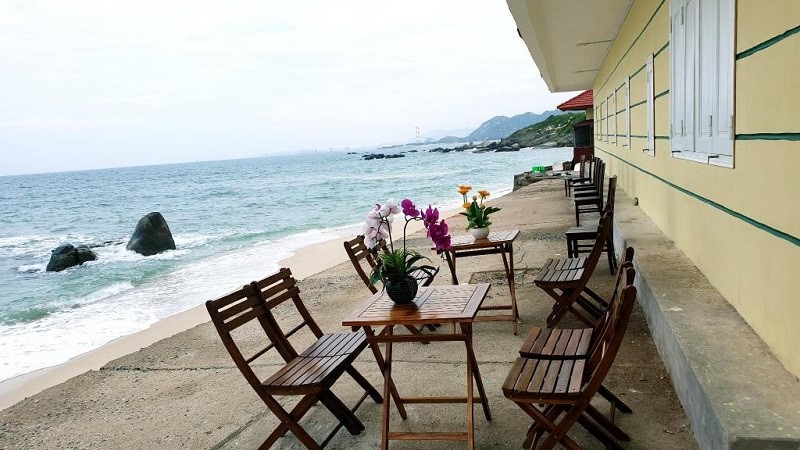 Quán cafe ven biển của khách sạn Mũi Dinh