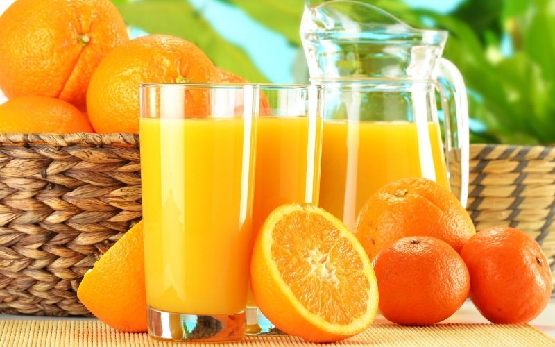 Uống nước cam buổi tối tốt không