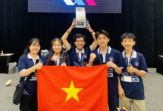 Đội thi trường Pennschool giành giải Truyền cảm hứng, ngày 2/5. Ảnh: STEAM for Vietnam