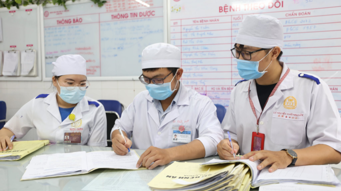 Sinh viên Khoa Y trường Đại học Võ Trường Toản đi thực tập tại Bệnh viện Phụ sản Cần Thơ, năm 2020. Ảnh: VTTU