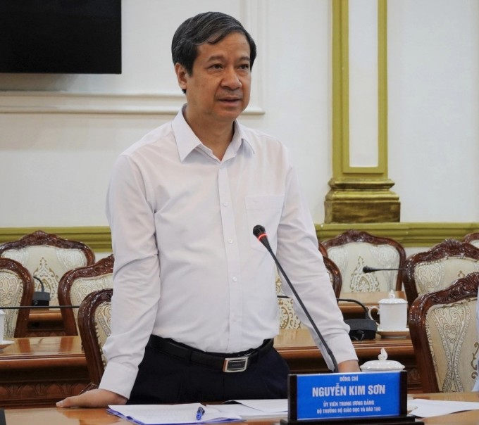 Bộ trưởng Nguyễn Kim Sơn lưu ý công tác chuẩn bị thi tốt nghiệp THPT tại TP HCM, sáng 13/6. Ảnh: Lệ Nguyễn