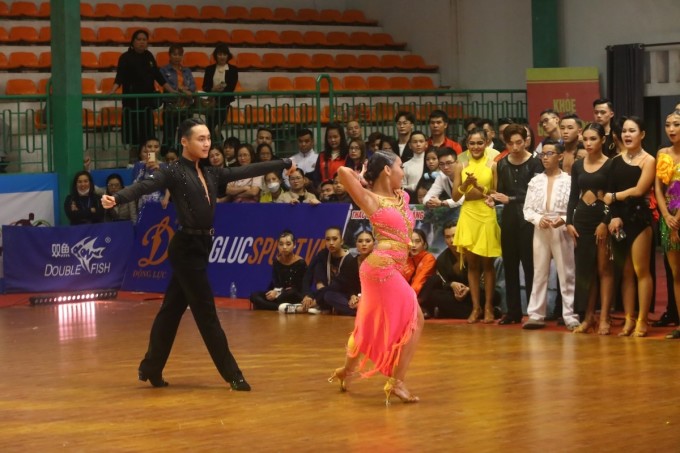 Bảo và Linh trong giải vô địch các câu lạc bộ khiêu vũ thể thao quốc gia năm 2023. Ảnh: Nhân vật cung cấp