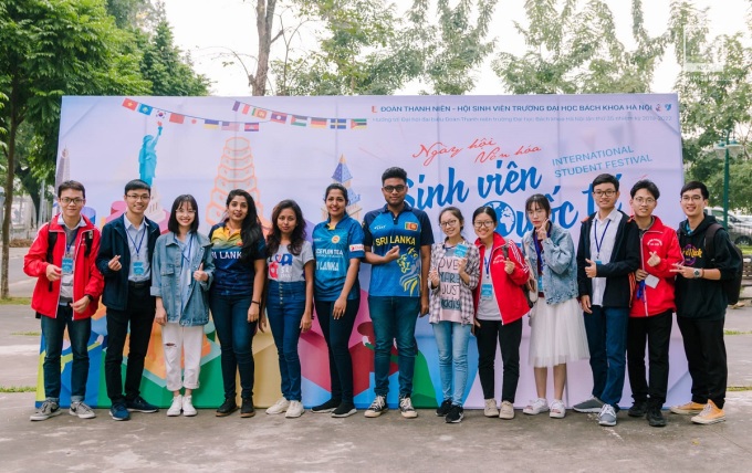 Hải tham gia tổ chức ngày hội văn hóa sinh viên quốc tế tại Đại học Bách khoa Hà Nội. Ảnh: NVCC